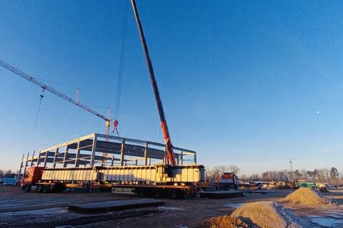 Montagehilfe beim Hallenbau – Bild 3